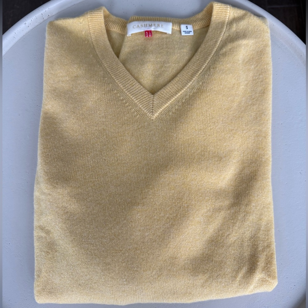 Uniqlo V-Neck Cashmere Sweater - Yellow